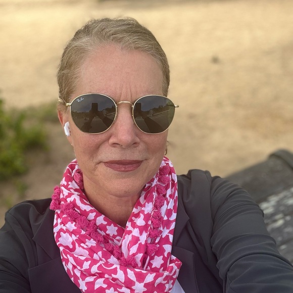 Meet your Posher, Ellen - Picture 1 of 1